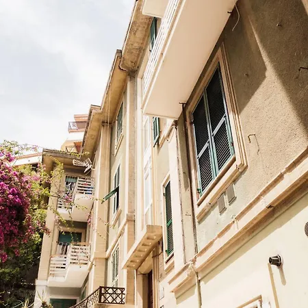 Guesthost - Bouganville's House 아파트 산레모