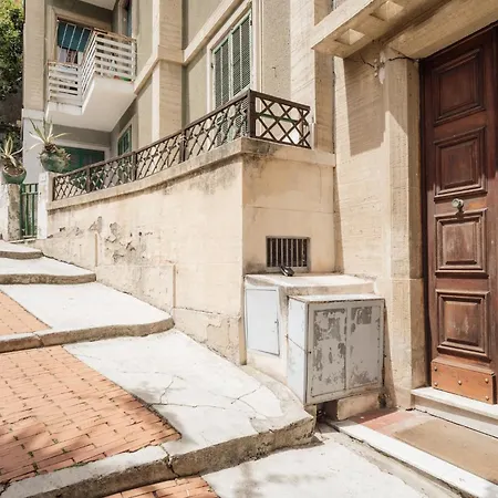Guesthost - Bouganville's House شقة