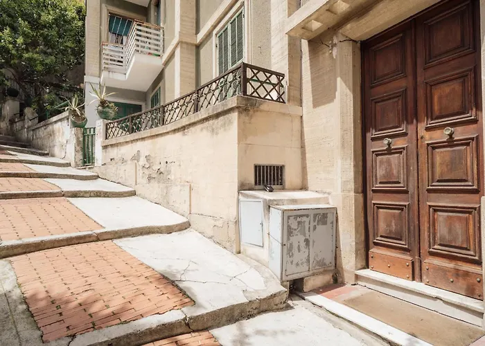 Guesthost - Bouganville's House Apartament